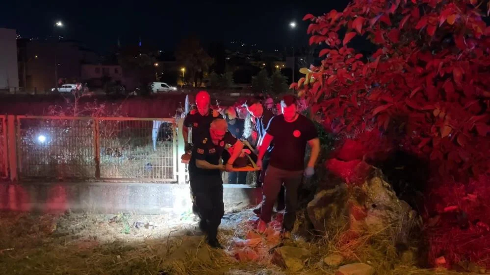 Gece yarısı tarlaya uçtu! Çok sayıda yaralı var Gece yarısı tarlaya uçtu! Çok sayıda yaralı var