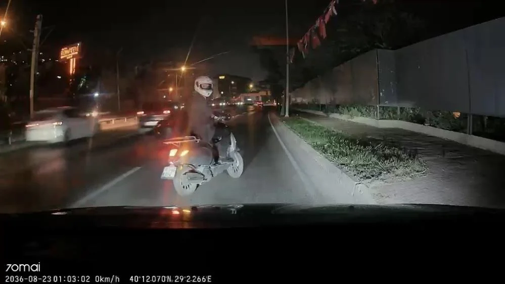 Otomobilin çarptığı yaya koşarak kayıplara karıştı Otomobilin çarptığı yaya koşarak kayıplara karıştı