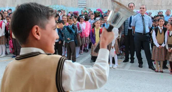 Okullarda velilerin dert yandığı uygulama son buluyor