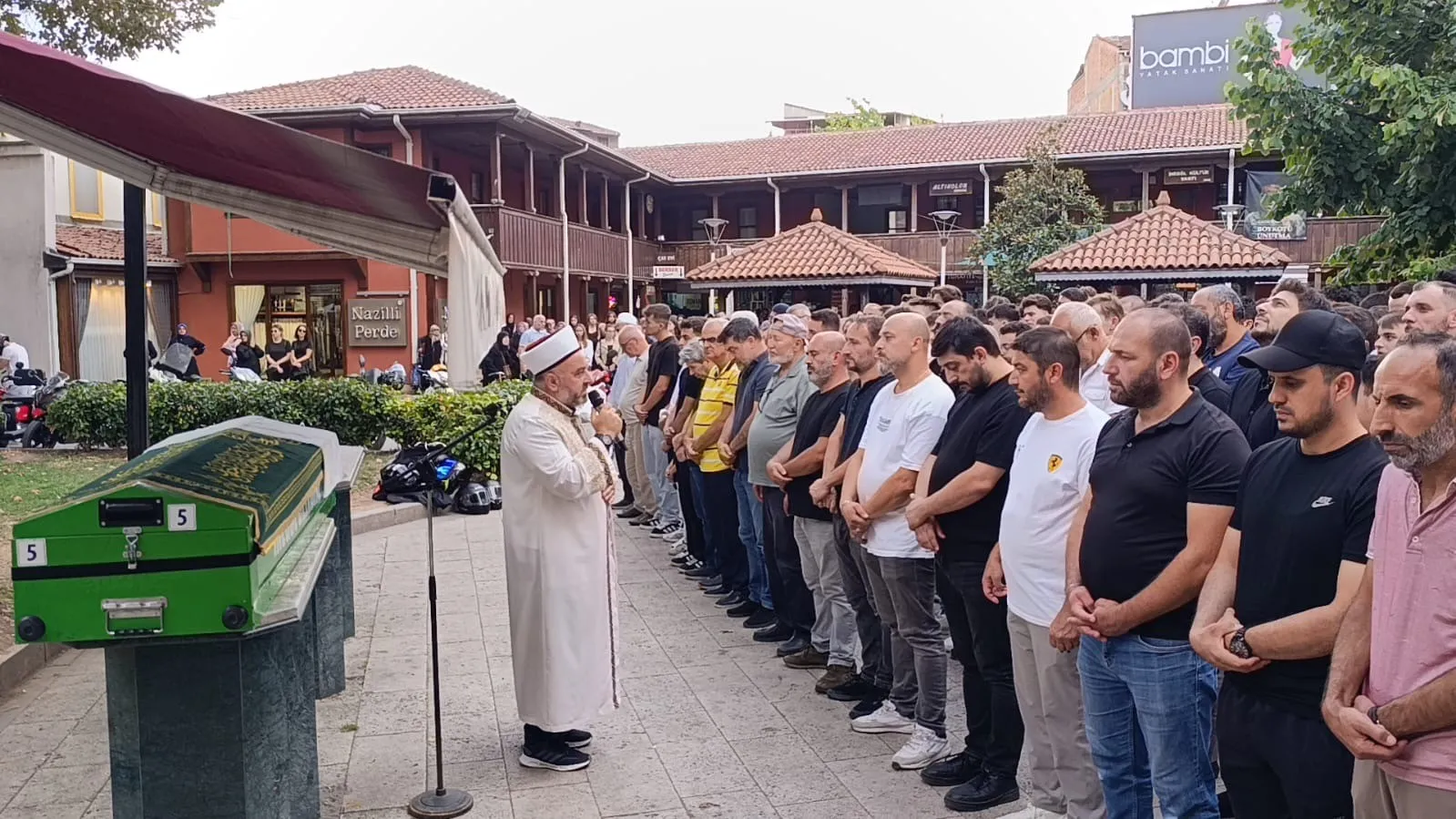 Üniversite hayali yarım kaldı arkadaşları tabutunu omuzladı
