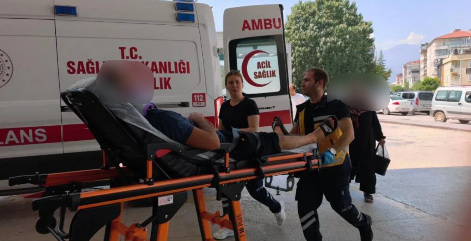 İnegöl'de feci kaza! 3 kişi hastaneye kaldırıldı İnegöl'de feci kaza! 3 kişi hastaneye kaldırıldı