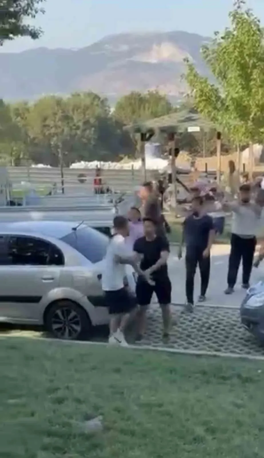 Bursa Cumalıkızık Kent Parkı’nda iki aile arasında kavga çıktı