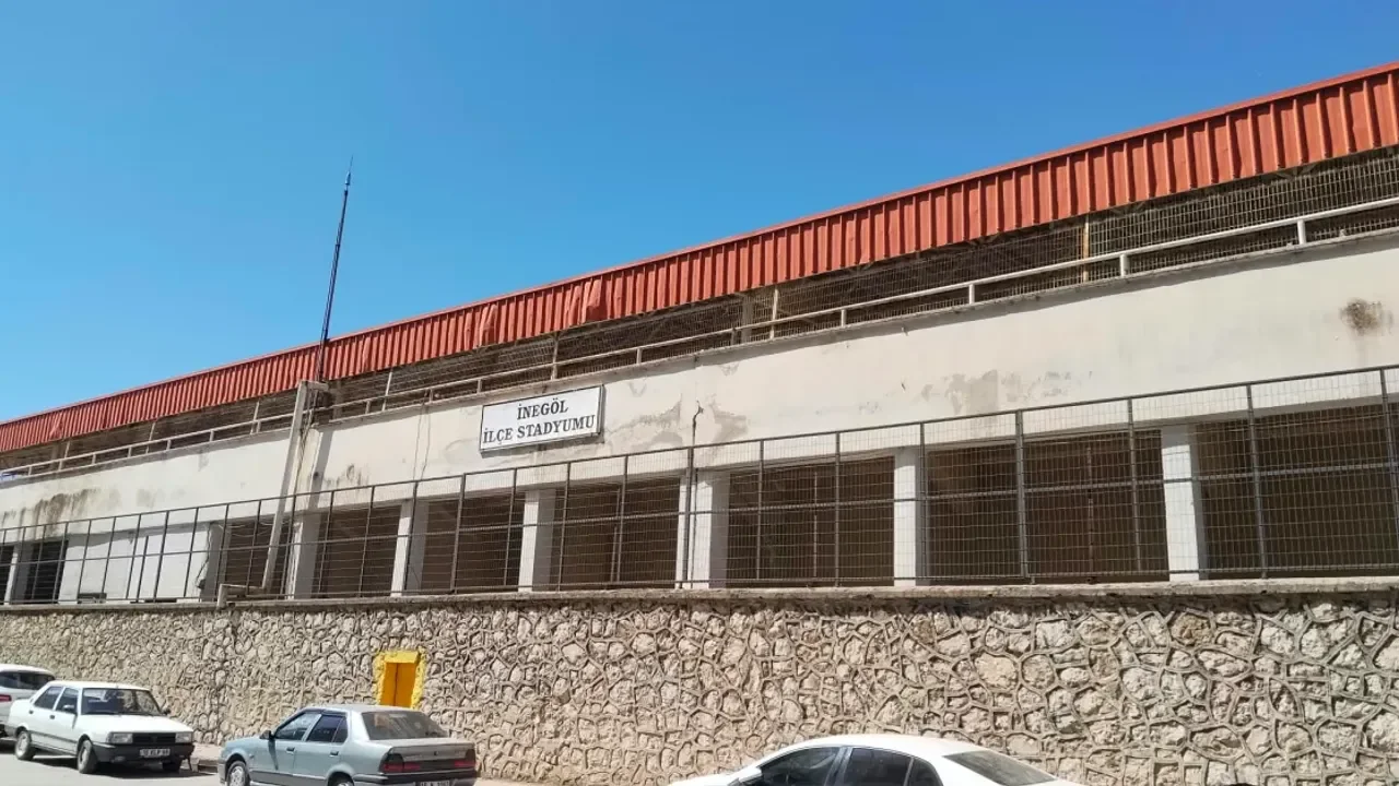 İnegölspor’un Efsane Tribünü Yıkılıyor!