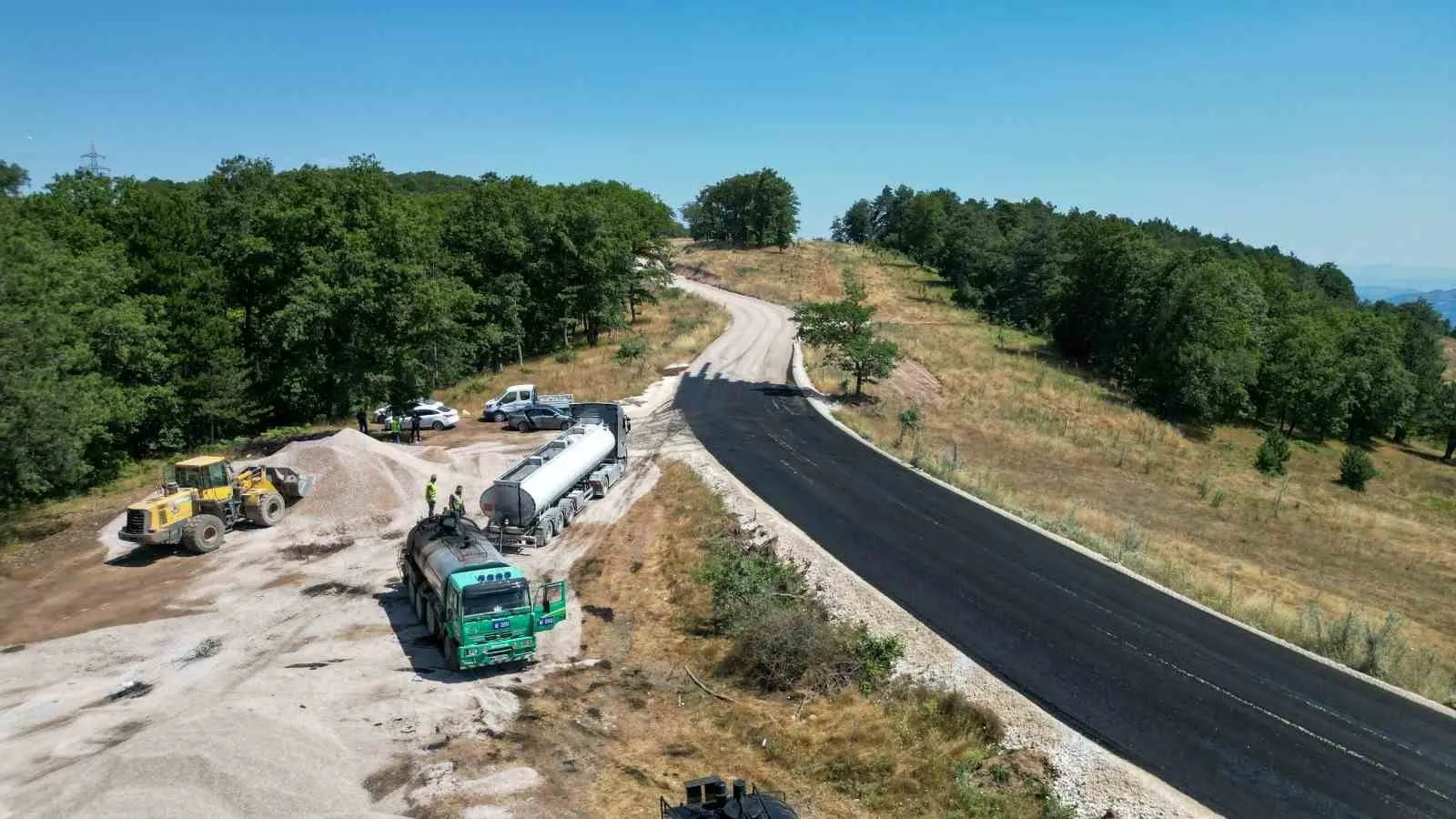 Büyükşehir, 3 ilçede 50 kilometrelik yolu yeniledi