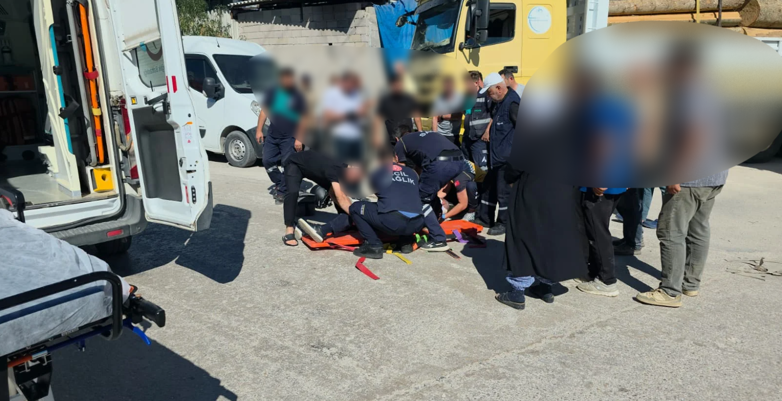 İnegöl'de feci kaza! Sürücü ağır yaralı İnegöl'de feci kaza! Sürücü ağır yaralı