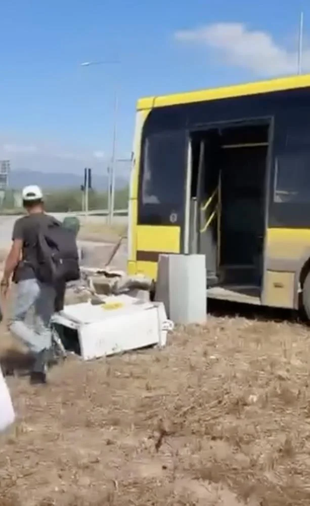 Yolcular ölümden döndü! Bursa’da otobüs yoldan çıktı Yolcular ölümden döndü! Bursa’da otobüs yoldan çıktı