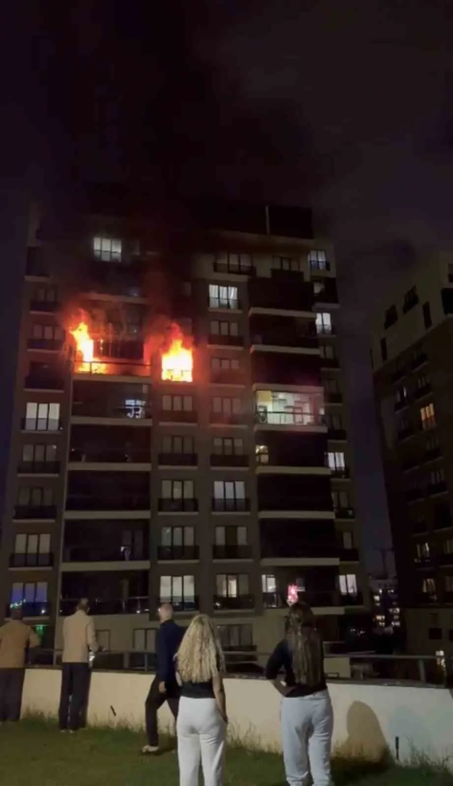 Bursa’da apartman dairesinde yangın: 4 kişi dumandan etkilendi