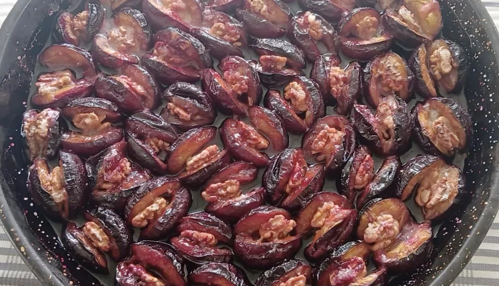 Bursa'da yetişiyor, kilosu 3 TL'ye kadar düştü! Bursa'da yetişiyor, kilosu 3 TL'ye kadar düştü!