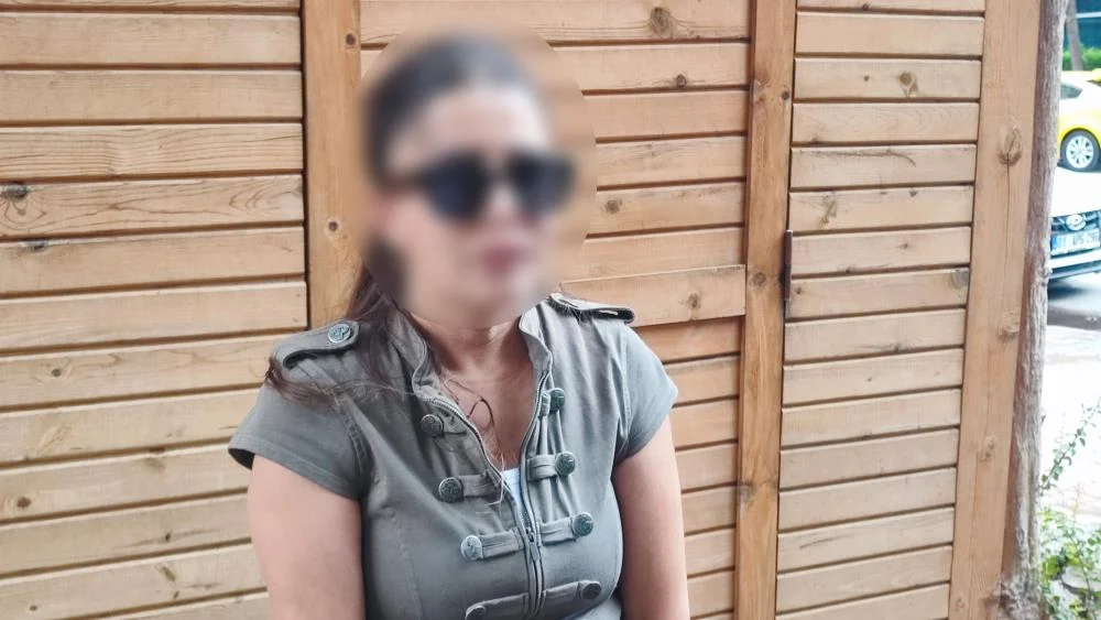 Adana'da genelevdeki kadınlar birbirine girdi! Adana'da genelevdeki kadınlar birbirine girdi!