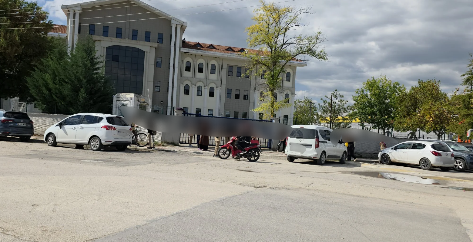 İnegöl'de ilkokulda korku dolu anlar! Okula silahla geldi