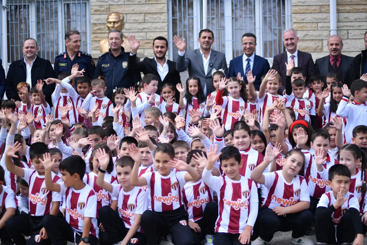 İnegölspor’dan 750 çocuğun yüzünü güldüren sürpriz