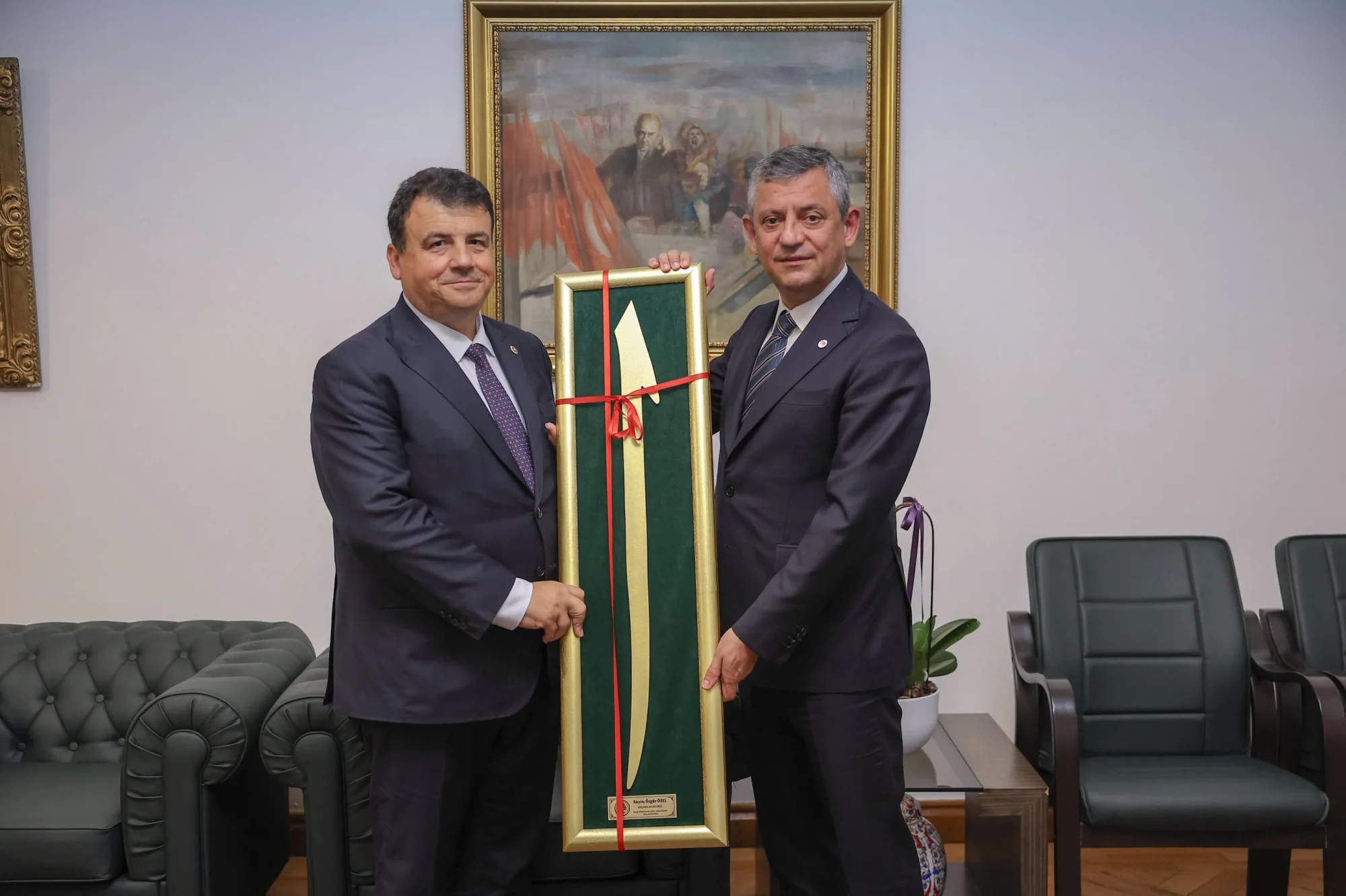 Özgür Özel’e İnegöl’den hediye: İnegöl ziyareti yolda
