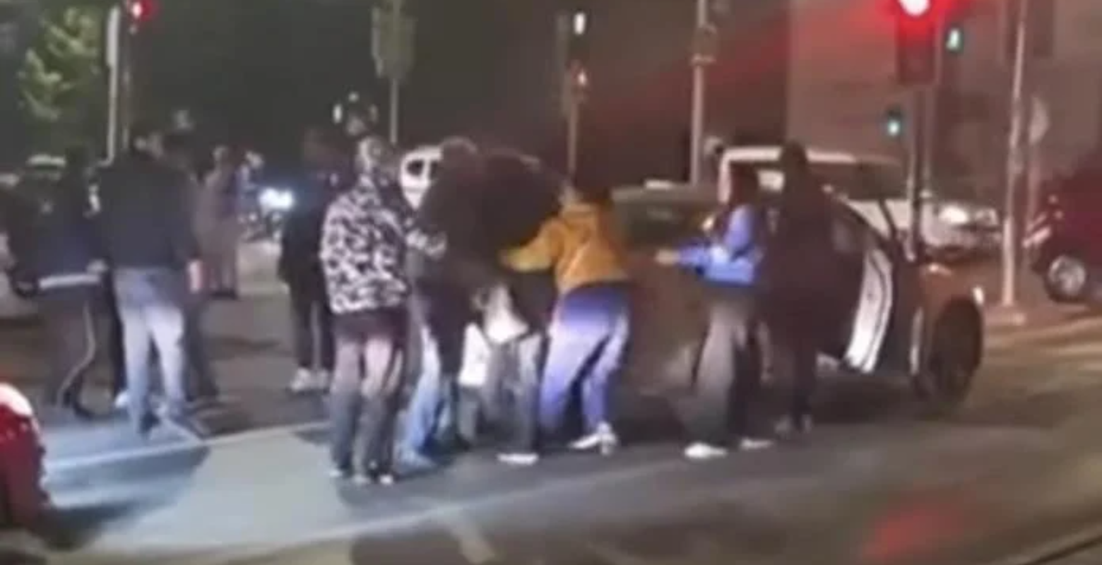 Gece yarısı iki aile birbirine girdi!
