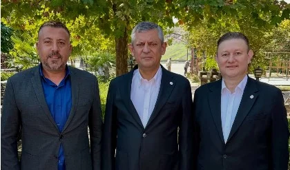 Özgür Özel İnegöl'de köfte molası verdi