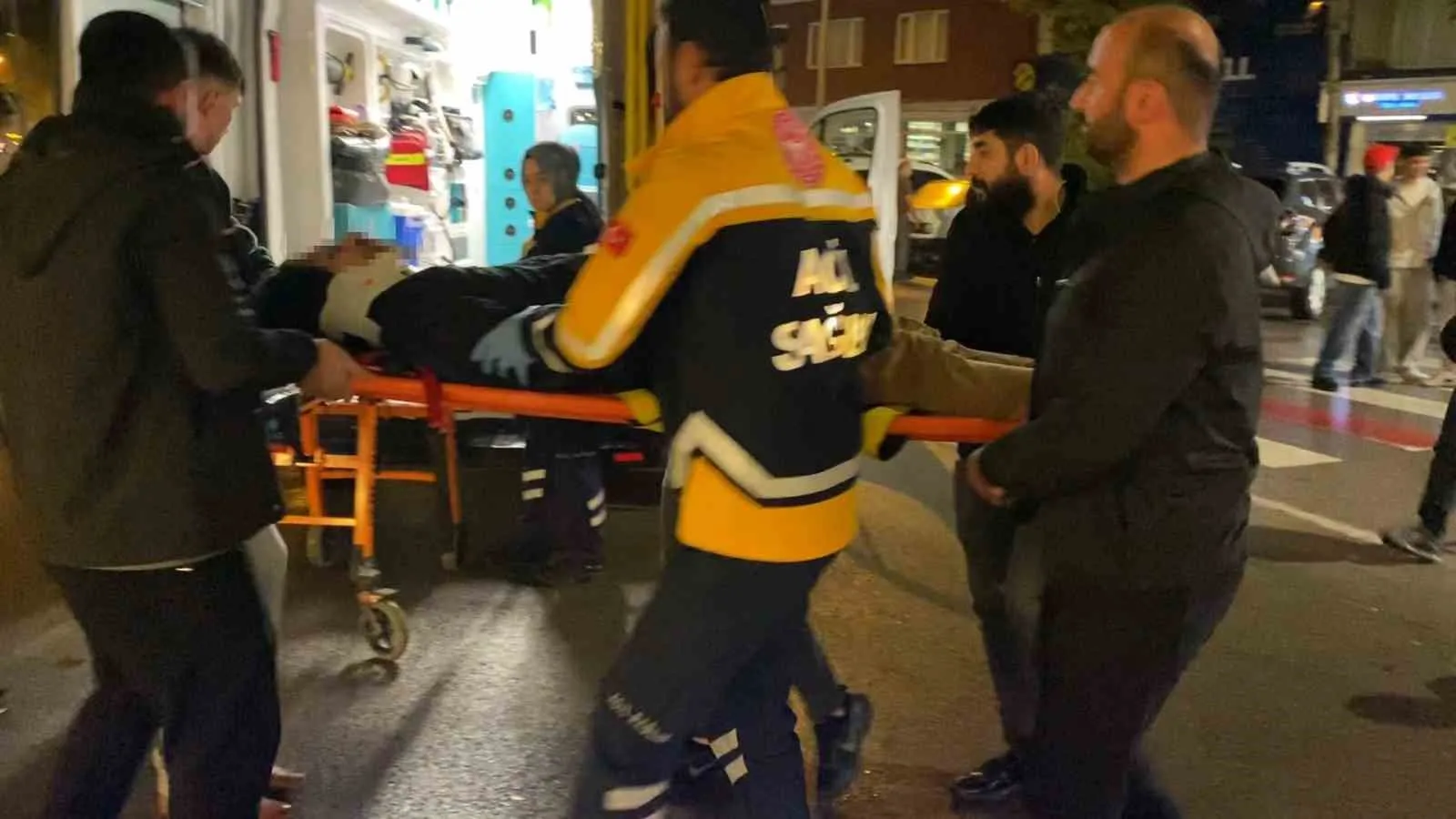 Bursa’da motosikletin çarptığı yaya ve sürücü yaralandı