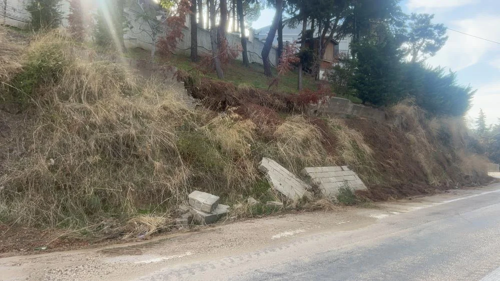 Yağış Sonrası Büyük Risk! Yol Tehlike Altında