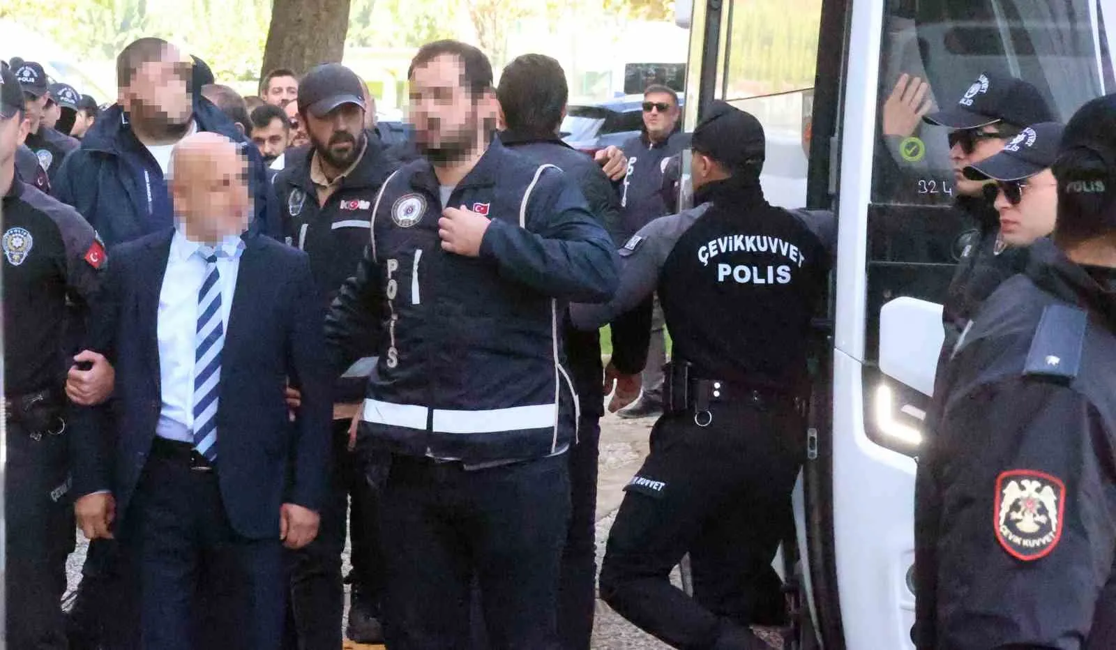 Milas Belediyesi’ne operasyon şüphelileri adliyeye sevk edildi