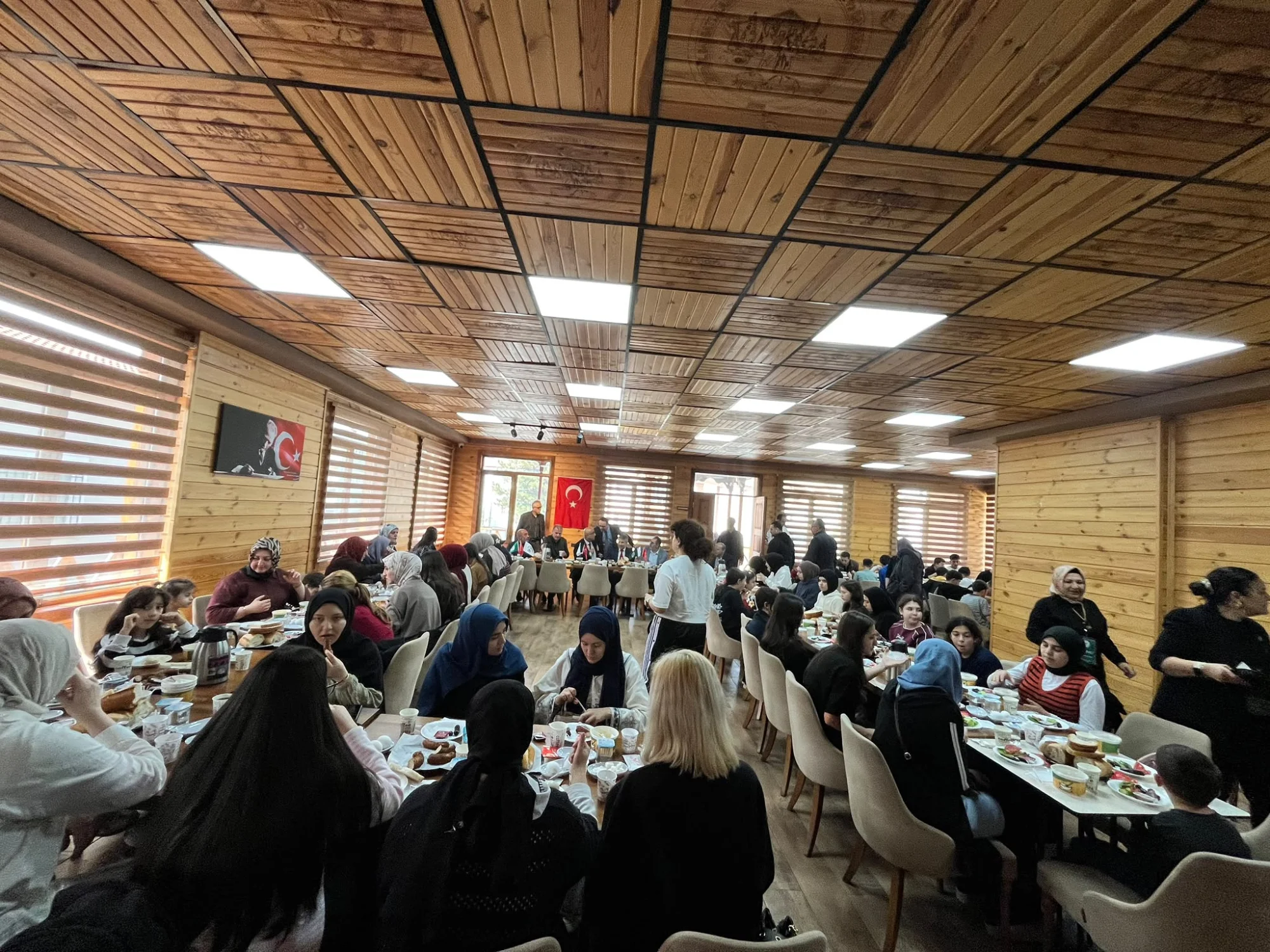İnegöl Şavşatlılar Derneği’nden Öğrencilere Kahvaltılı Karşılama İnegöl Şavşatlılar Derneği’nden Öğrencilere Kahvaltılı Karşılama