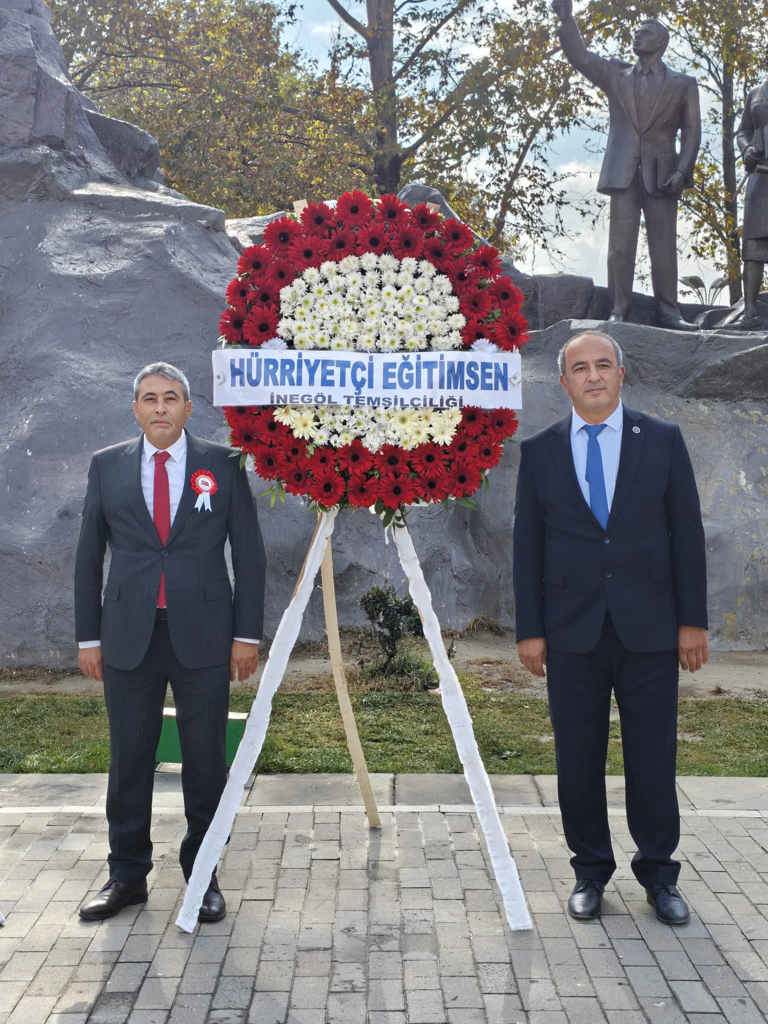 "Cumhuriyet, Fikri Hür Vicdanı Hür Nesillerin ve Özgür Emeğin Teminatıdır" "Cumhuriyet, Fikri Hür Vicdanı Hür Nesillerin ve Özgür Emeğin Teminatıdır"